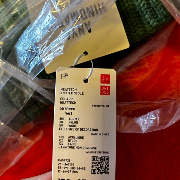 Anya Hindmarch Uniqlo collab green touch of wool heattech knitted stole NWT - Picture 6 of 6